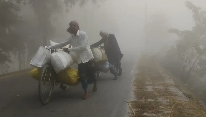 ​দেখা নেই সূর্যের, বিপাকে নিম্নআয়ের মানুষ
