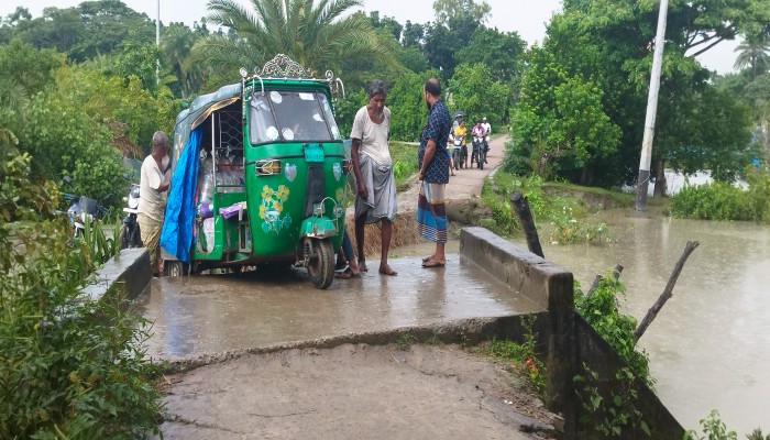 ​নিঝুম দ্বীপের ভাঙা ৩ কালভার্ট দুই বছরেও নির্মাণ হয়নি