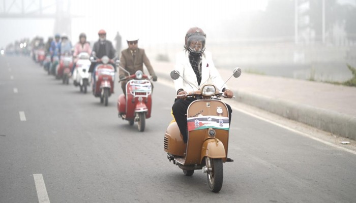 ​স্কুটার রাইডারদের ব্যতিক্রমী আয়োজন