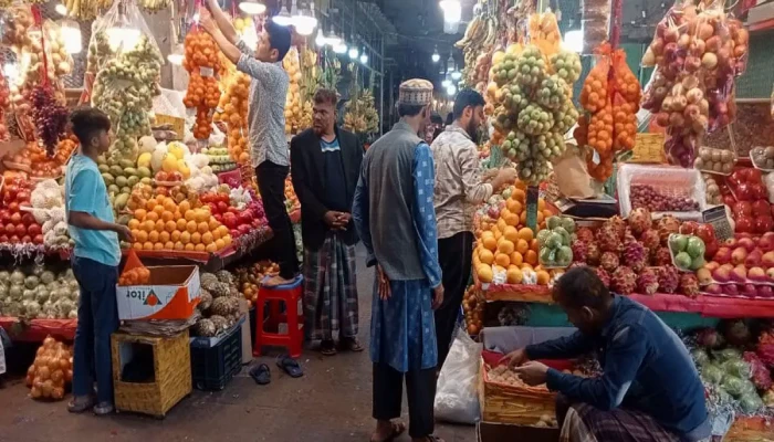 ​নাগালের মধ্যে দেশীয় ফল, আপেল-আঙুরে অস্বস্তি