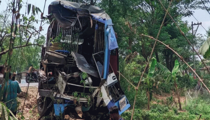 চট্টগ্রামে দুই বাসের সংঘর্ষে নিহত ৪
