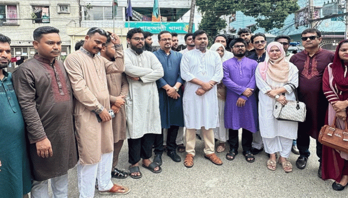 ‘উদোর পিণ্ডি বুধোর ঘাড়ে চাপিয়ে সরকার দায় এড়াতে পারে না’
