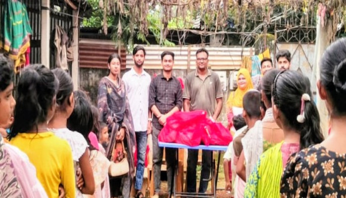 ​গাজীপুরে মুসাফির ইশকুলের উদ্যোগে সুবিধাবঞ্চিত শিশুদের মাঝে ঈদ সামগ্রী বিতরণ