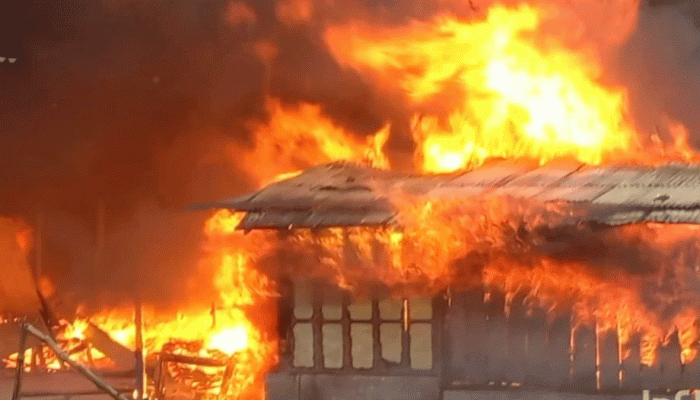কুড়িগ্রামের ভূরুঙ্গামারী বাজারে ভয়াবহ অগ্নিকাণ্ড, পুড়ল ৯৫ দোকান