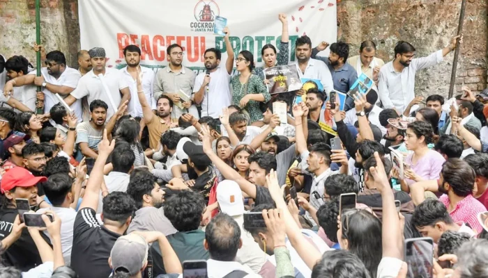 ​‘আরশোলারা ভয় পায় না, লড়াই চলবেই’
