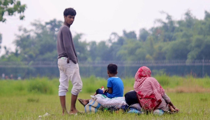 ​সীমান্তে অচলাবস্থা, ৩৬ ঘণ্টা ধরে শূন্যরেখায় নারী-শিশুসহ ১০ জন