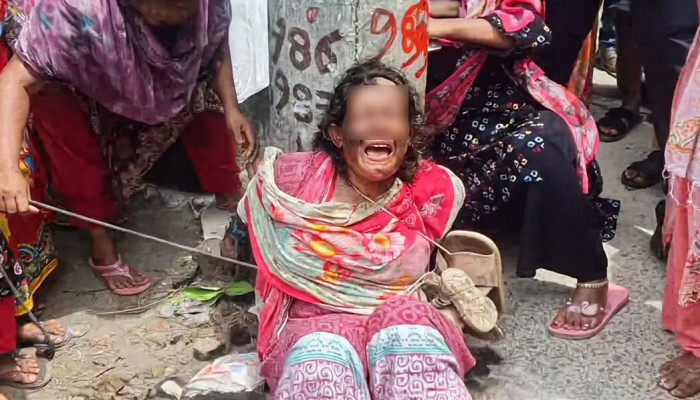 হানিট্র্যাপে সংশ্লিষ্টতার অভিযোগে শরীয়তপুরে নারীকে পিটিয়ে, চুল কেটে পুলিশে সোপর্দ