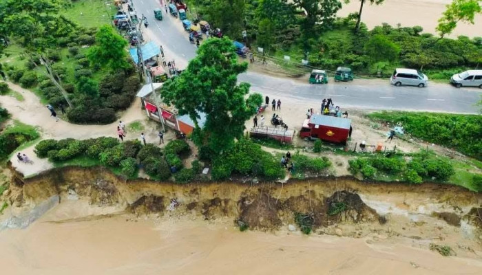 ​বিলীন হওয়ার পথে চুনারুঘাটের পরিচিতি ফলক