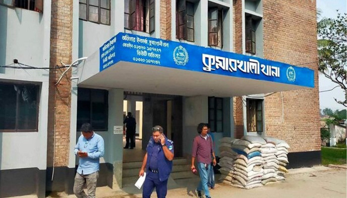 ​কুষ্টিয়ায় পুত্রবধূকে কু—প্রস্তাবে শ্বশুরের বিরুদ্ধে থানায় অভিযোগ