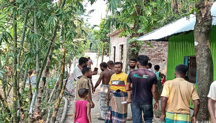 ​বেগমগঞ্জে বসত ঘরে সন্ত্রাসী হামলা ভাংচুর লুটপাট, আহত ৩