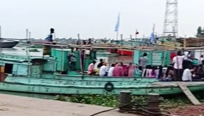 বর্ষার প্রভাবে হাওরে ফেরি চলাচল বন্ধ: যাতায়াতে একমাত্র ভরসা নৌকা