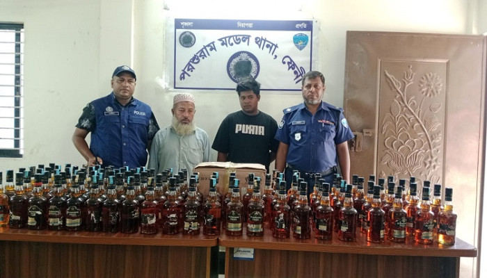 ফেনী পরশুরামে এ্যাম্বুলেন্সে মিললো ১১৭ বোতল ভারতীয় মদ