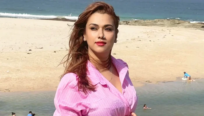 ​‘কথিত স্ত্রী’ উল্লেখ করে সংবাদ প্রকাশ, ক্ষুদ্ধ চিত্রনায়িকা ববি