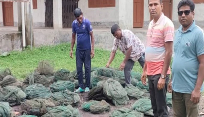 ​টুঙ্গিপাড়ায় দুই লাখ টাকার চায়না দুয়ারী জাল