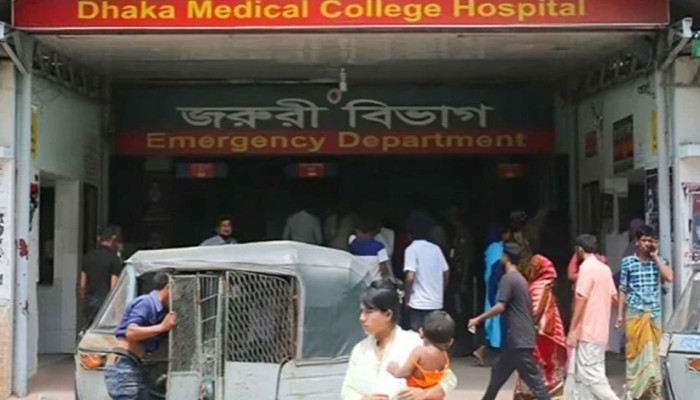 বনানীতে একই পরিবারের ৩ জনকে কুপিয়ে আহত