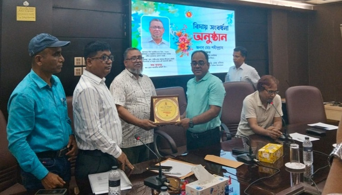 ​"৩৭ বছরের নিষ্ঠা-সততার কর্মজীবনের অবসান, এলজিইডি ময়মনসিংহে শহীদুল্লাহকে আবেগঘন বিদায় সংবর্ধনা"