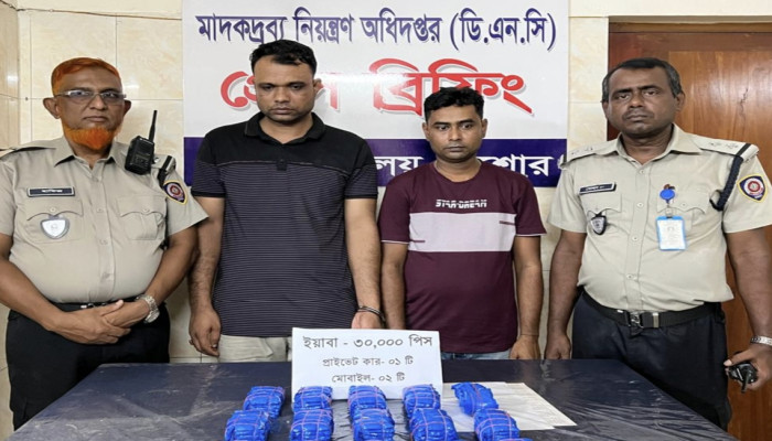 যশোরে প্রাইভেটকারের ড্যাশবোর্ডে লুকানো ৩০ হাজার ইয়াবা উদ্ধার, আটক ২