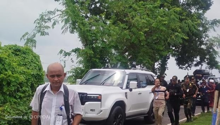 ​সিংগাইরে সেনাবাহিনীর অস্থায়ী প্রশিক্ষণ ক্যাম্প পরিদর্শন করলেন প্রধানমন্ত্রী