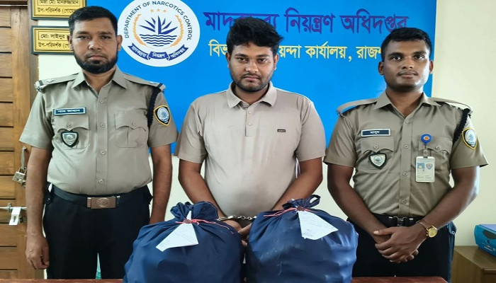 ​শিবগঞ্জে ১৮০ বোতল এসকাফ সিরাপসহ যুবক গ্রেপ্তার