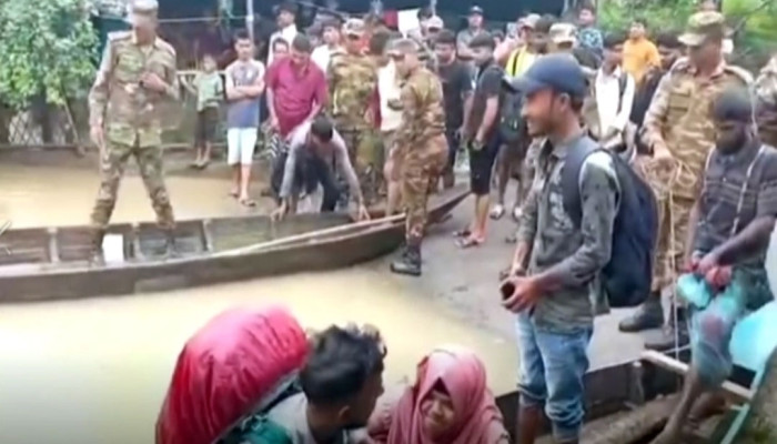 সাজেকে আটকে পড়া চার শতাধিক পর্যটক উদ্ধার