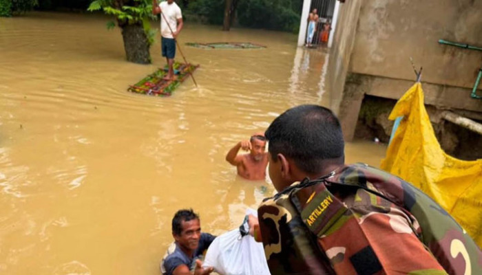 চট্টগ্রামের পাঁচ জেলায় ৪৩ জনের মৃত্যু, ৮ লাখ মানুষ দিশেহারা