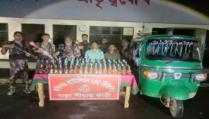 চুনারুঘাটে ৯৫ বোতল ভারতীয় মদসহ গ্রেপ্তার ২