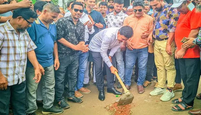 ​রংপুরে মৃত্যু সড়কের সংস্কার, উদ্বোধনে রসিক প্রশাসক ডন