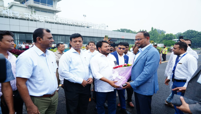 ​একদিনের সরকারি সফরে রাজশাহীতে মৎস্য ও প্রাণিসম্পদ প্রতিমন্ত্রী, বিমানবন্দরে রাসিক প্রশাসকের ফুলেল শুভেচ্ছা