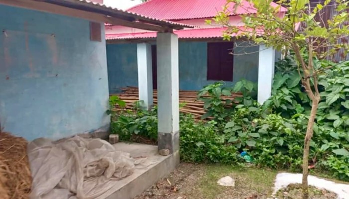 ​মানিকগঞ্জের সাটুরিয়ার আশ্রয়ণ প্রকল্পের ১৭ ঘরই তালাবদ্ধ, বঞ্চিত প্রকৃত ভূমিহীনরা