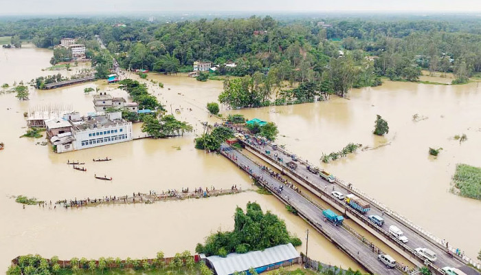 বন্যার ক্ষত, অর্থনীতির চাপ এবং আমাদের দায়িত্ব