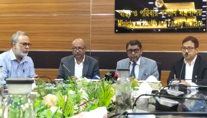 বন্যাকবলিত ১১ জেলায় স্বাস্থ্যকর্মীদের ছুটি বাতিল: স্বাস্থ্যমন্ত্রী