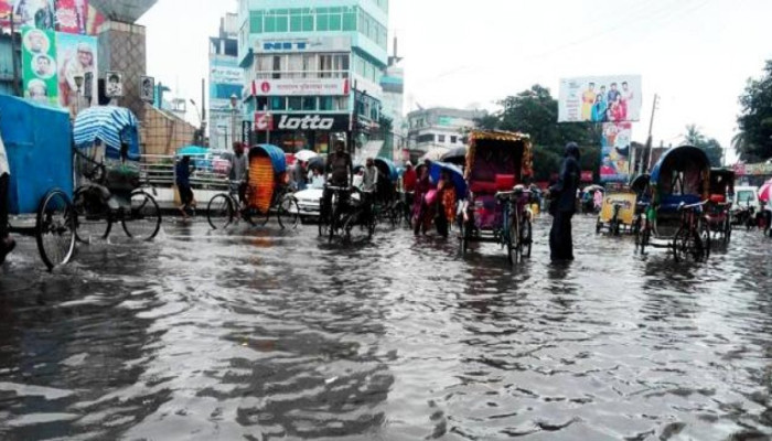 ​টানা বর্ষণে বগুড়ায় ভয়াবহ জলাবদ্ধতা, জনদূর্ভোগ চরমে!