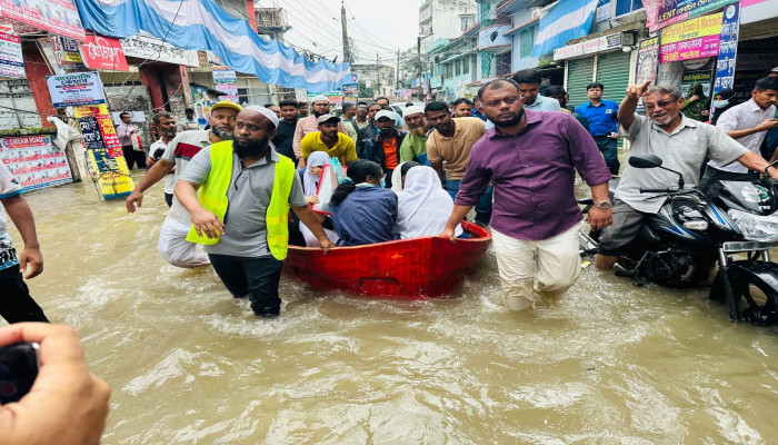 ​কুমিল্লায় জলাবদ্ধতায়, প্রধানমন্ত্রীর ফোনকলে পরিবর্তন করা হয়েছে এইচএসসি পরীক্ষার কেন্দ্র
