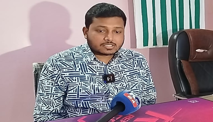 ​পরিবারের সম্মানক্ষুন্ন ও হয়রানি করতে পরিকল্পিতভাবে বাড়ির সামনে অবস্থানের নাটক : ডা. শতদল মন্ডল
