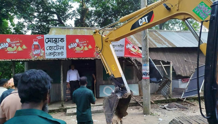 ​চুনারুঘাট সাতছড়ি জাতীয় উদ্যানের অবৈধ স্থাপনা উচ্ছেদ