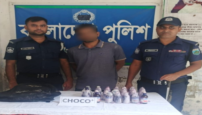 ​রাজশাহী বাঘায় ৩৫ বোতল ভারতীয় চকো সিরাপসহ মাদক কারবারি গ্রেফতার