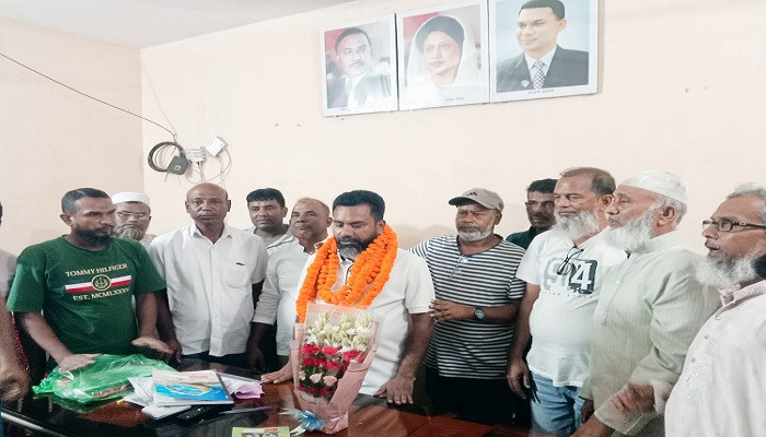 ​রাজশাহী মহানগর যুবদলের যুগ্ম আহ্বায়ক সোহেলকে ফুলেল শুভেচ্ছা