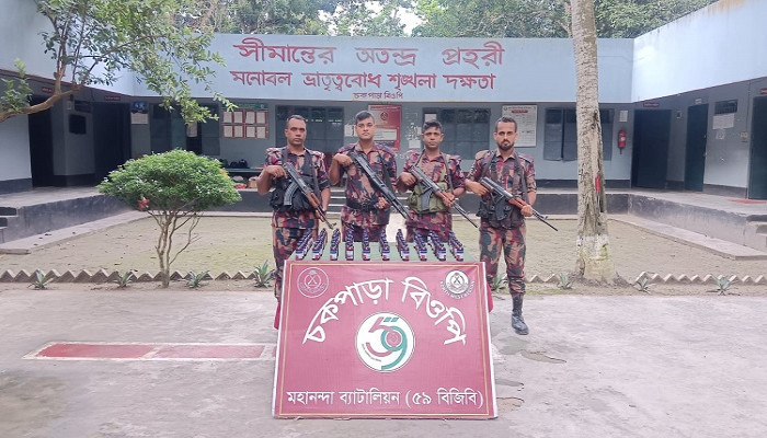 ​চাঁপাইনবাবগঞ্জ সীমান্তে ৫৯ বিজিবির অভিযানে মালিকবিহীন নেশাজাতীয় সিরাফ উদ্ধার