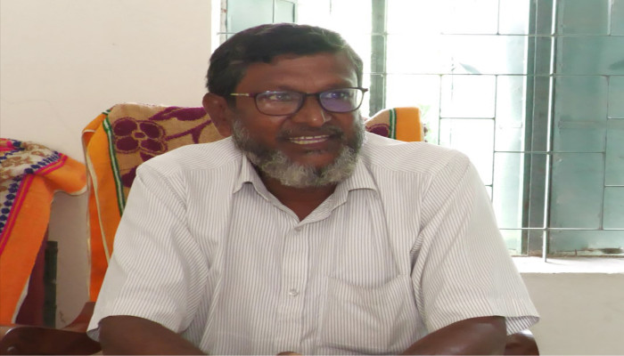 ​হরিণাকুন্ডুর সোনাতনপুর মাধ্যমিক বিদ্যালয়ের প্রধান শিক্ষকের বিরুদ্ধে দুর্নীতির অভিযোগ
