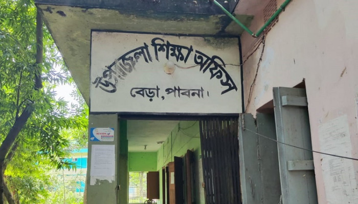 পাবনার বেড়ার ৫০ প্রাথমিক বিদ্যালয়ের শিক্ষকদের গণ-শোকজ