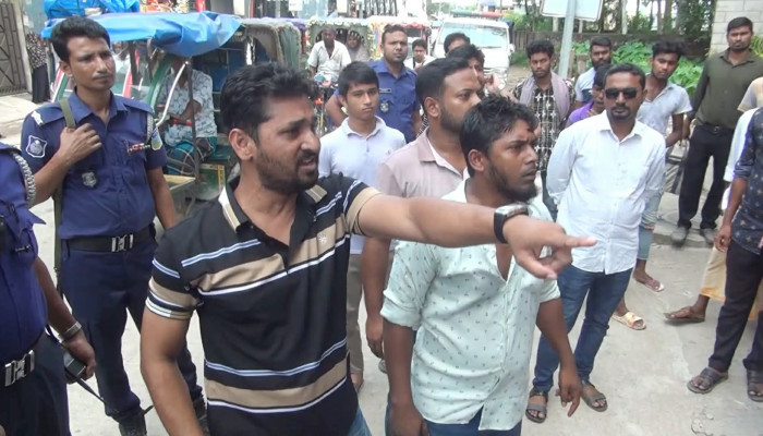 অভিযোগ করায় হামলার শিকার স্বজনসহ সাংবাদিকরা