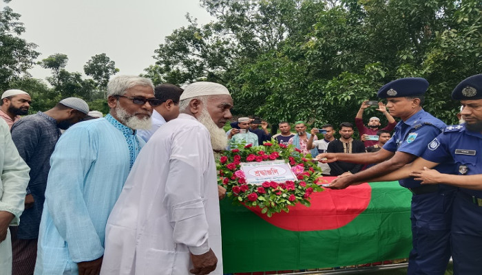 ​রহনপুরে রাষ্ট্রীয় মর্যাদায় বীর মুক্তিযোদ্ধা দাফন