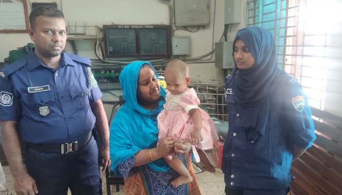 ​মধুমতি এক্সপ্রেসে বিচ্ছিন্ন শিশু, নানী-খালার জিম্মায় হস্তান্তর