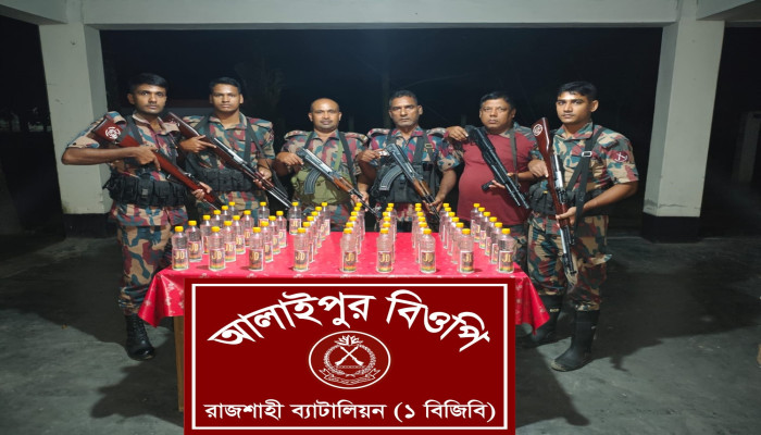 ​রাজশাহী সীমান্তে ৫২ বোতল ভারতীয় মদ জব্দ