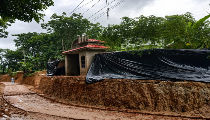 নাইক্ষ্যংছড়িতে রাস্তা সম্প্রসারণের নামে পাহাড় কাটার অভিযোগ; মাটি বিক্রিরও অভিযোগ, ধসের আশঙ্কা