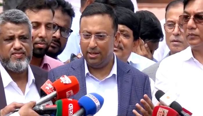 তাড়াহুড়া নয়, জাতীয় স্বার্থের ভিত্তিতে উপযুক্ত সময়ে ভারত সফর: হুমায়ুন কবির