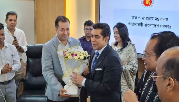 সংবাদমাধ্যমকে নিয়ন্ত্রণ নয়, সহযোগিতার মাধ্যমে এগিয়ে নেওয়ার প্রত্যয় তথ্যমন্ত্রীর