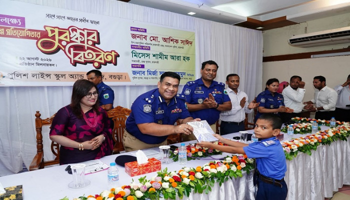 ​বগুড়ায় জুলাই গণ-অভ্যুত্থান উপলক্ষে আলোচনা ও পুরস্কার বিতরণ, প্রধান অতিথি রাজশাহী রেঞ্জ ডিআইজি আশিক সাঈদ