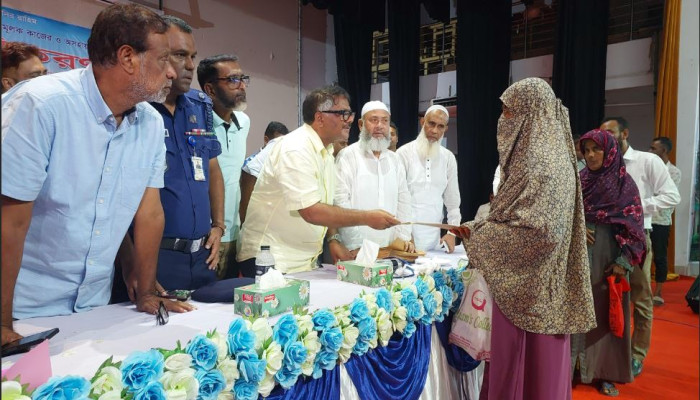 নাটোর জেলা পরিষদের বিভিন্ন প্রতিষ্ঠানের উন্নয়নমূলক কাজের ও অসহায় দরিদ্র-দুস্থ রোগীদের মাঝে চেক বিতরণ