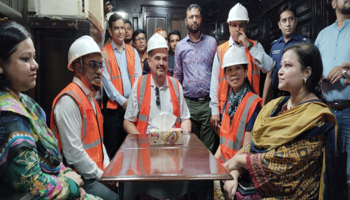 ​সৈয়দপুরে রেলওয়ে কারখানা পরিদর্শন করেন মার্কিন রাষ্ট্রদূত